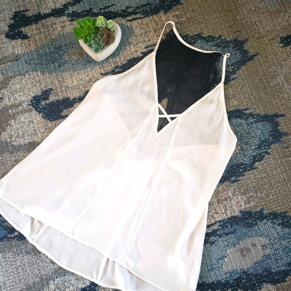 3 for $10💖Cream express top with lace back detail